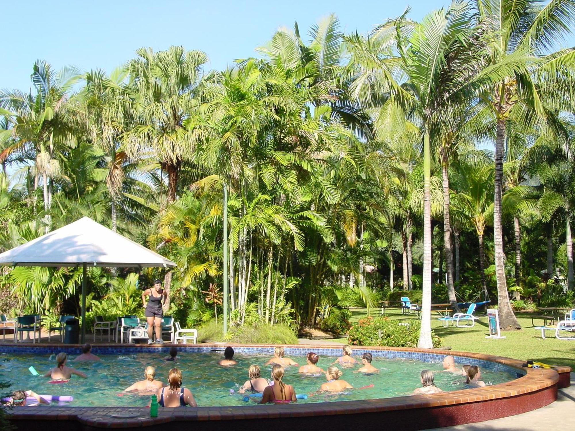 Ingenia Holidays Cairns Coconut Экстерьер фото The pool at the resort