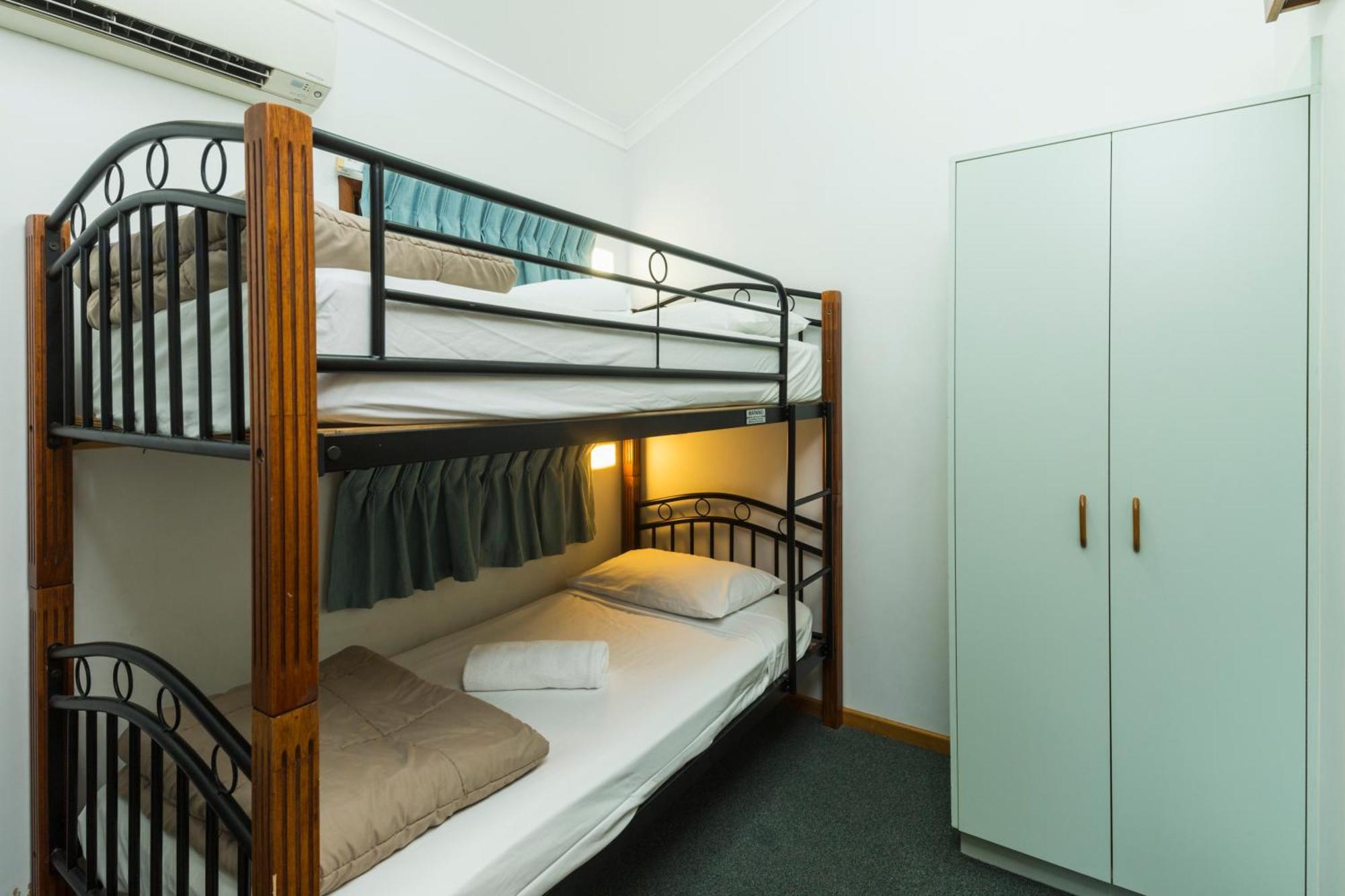 Ingenia Holidays Cairns Coconut Номер фото A bunk bed