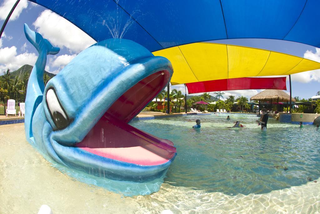 Ingenia Holidays Cairns Coconut Экстерьер фото The whale fountain at Wet 'n' Wild
