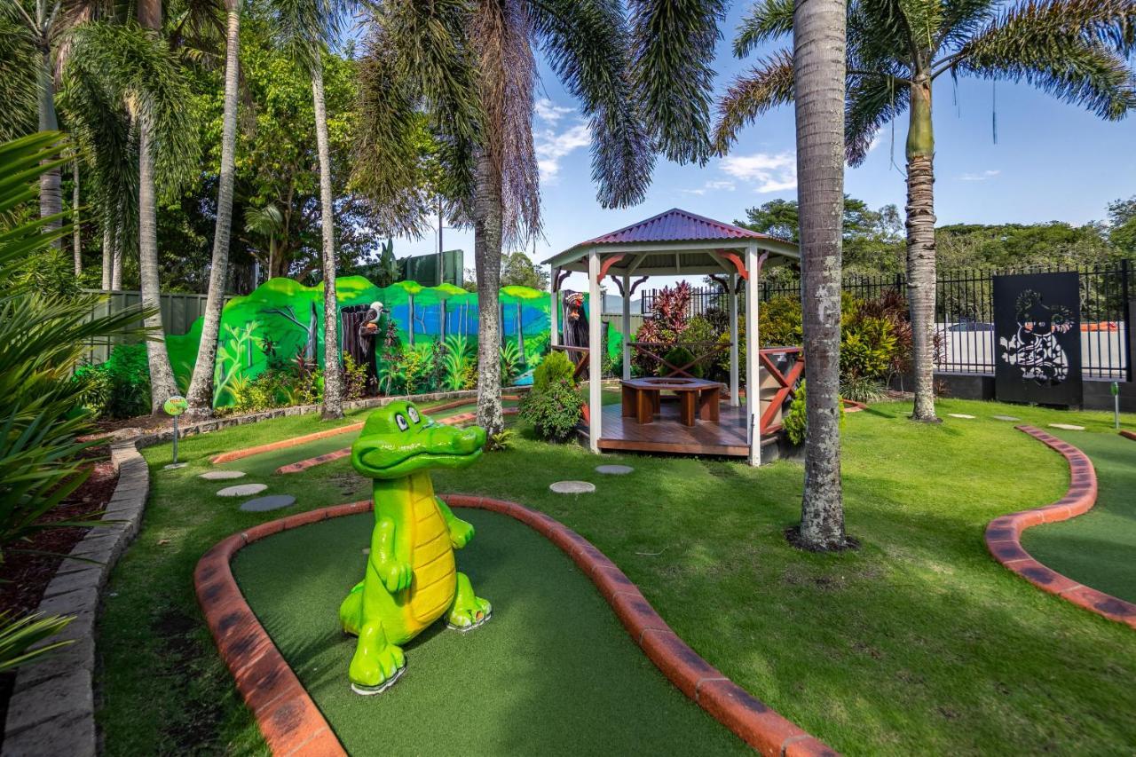 Ingenia Holidays Cairns Coconut Экстерьер фото Miniature golf at the resort
