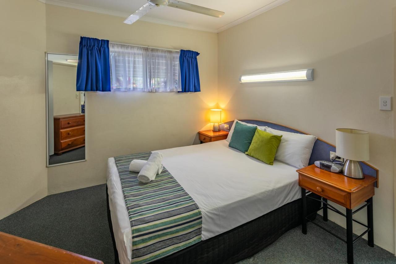 Ingenia Holidays Cairns Coconut Экстерьер фото A bedroom at the motel