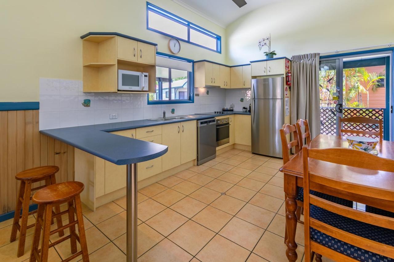Ingenia Holidays Cairns Coconut Экстерьер фото A kitchen in a typical Australian home
